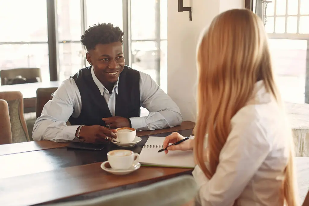 The Role of a Junior Lawyer/ Paralegal 6 Senior and Junior Lawyers working together